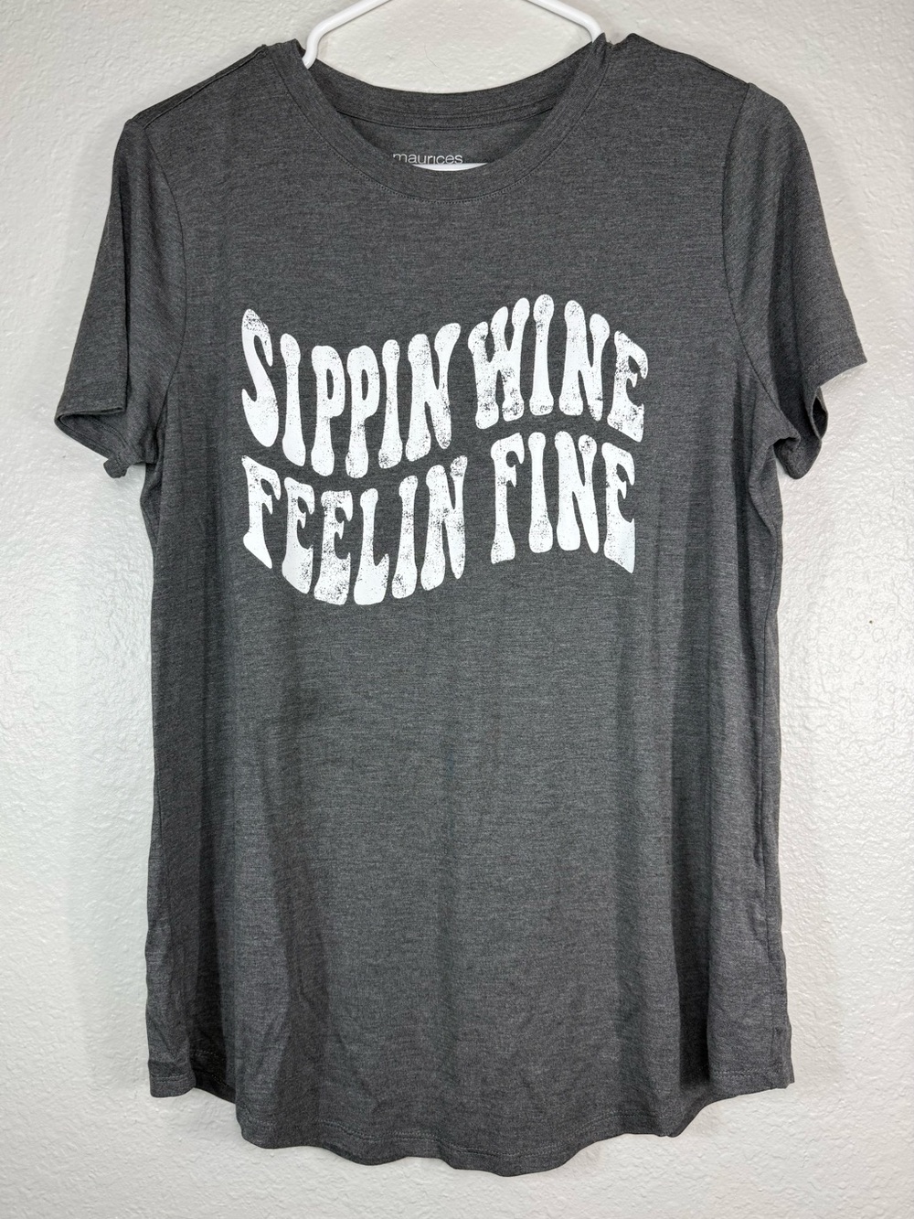 Women’s Wine Graphic Print T-Shirt Size Small Charcoal Gray Maurices Soft Tee